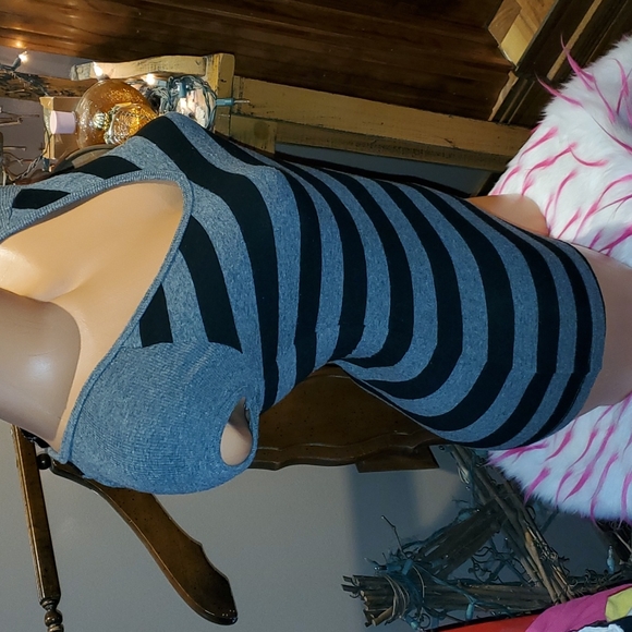 Bebe rhinestone logo v neck striped top M GUC - Picture 4 of 7